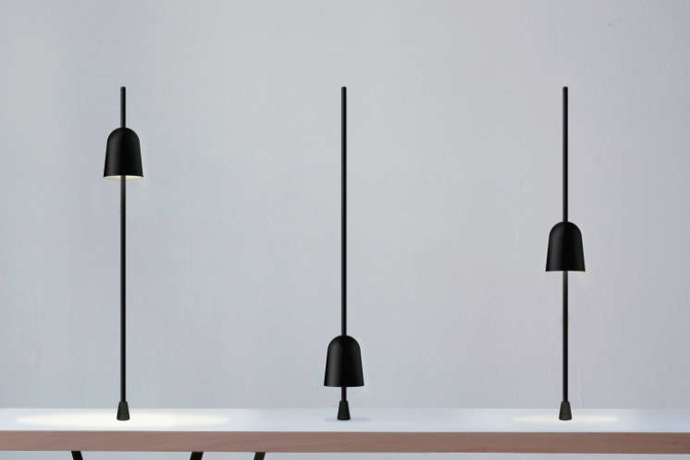 Luceplan Ascent: lamp verschuiven om te dimmen