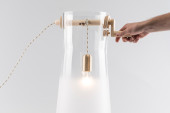 Dim het licht alsof je een emmertje water haalt