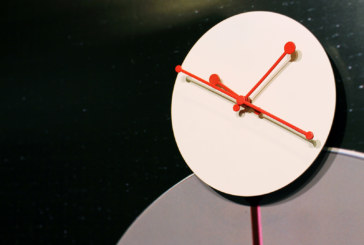 Dotty Clock van Alessi: design het klokje rond