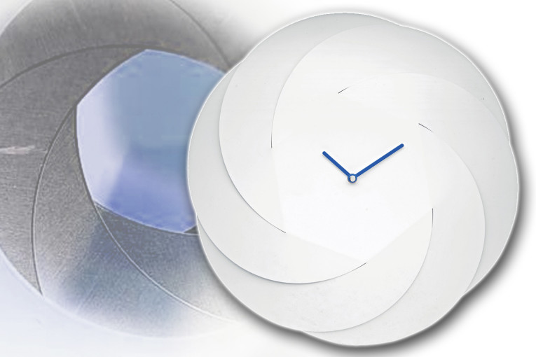 De Infinity Clock verbaast in visueel vederlichte eenvoud